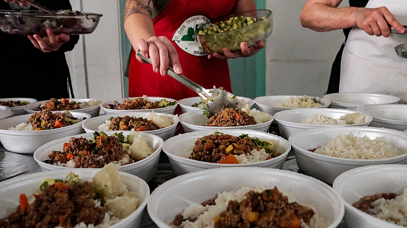 O combate à insegurança alimentar nas metrópoles brasileiras: uma urgência nacional (Brasil de Fato)